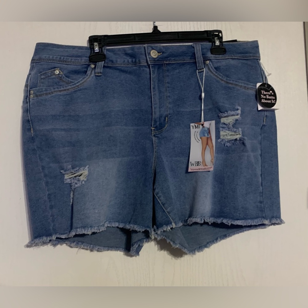 YMI wanna better butt Women’s Distressed Denim Shorts NWT
